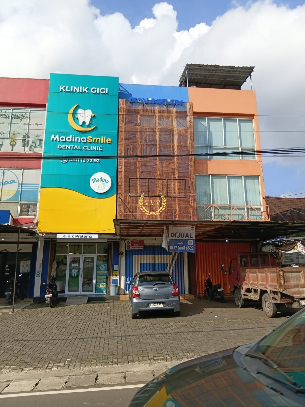 RUKO 3 LANTAI SIAP HUNI DI JALAN RAMAI BINTARO