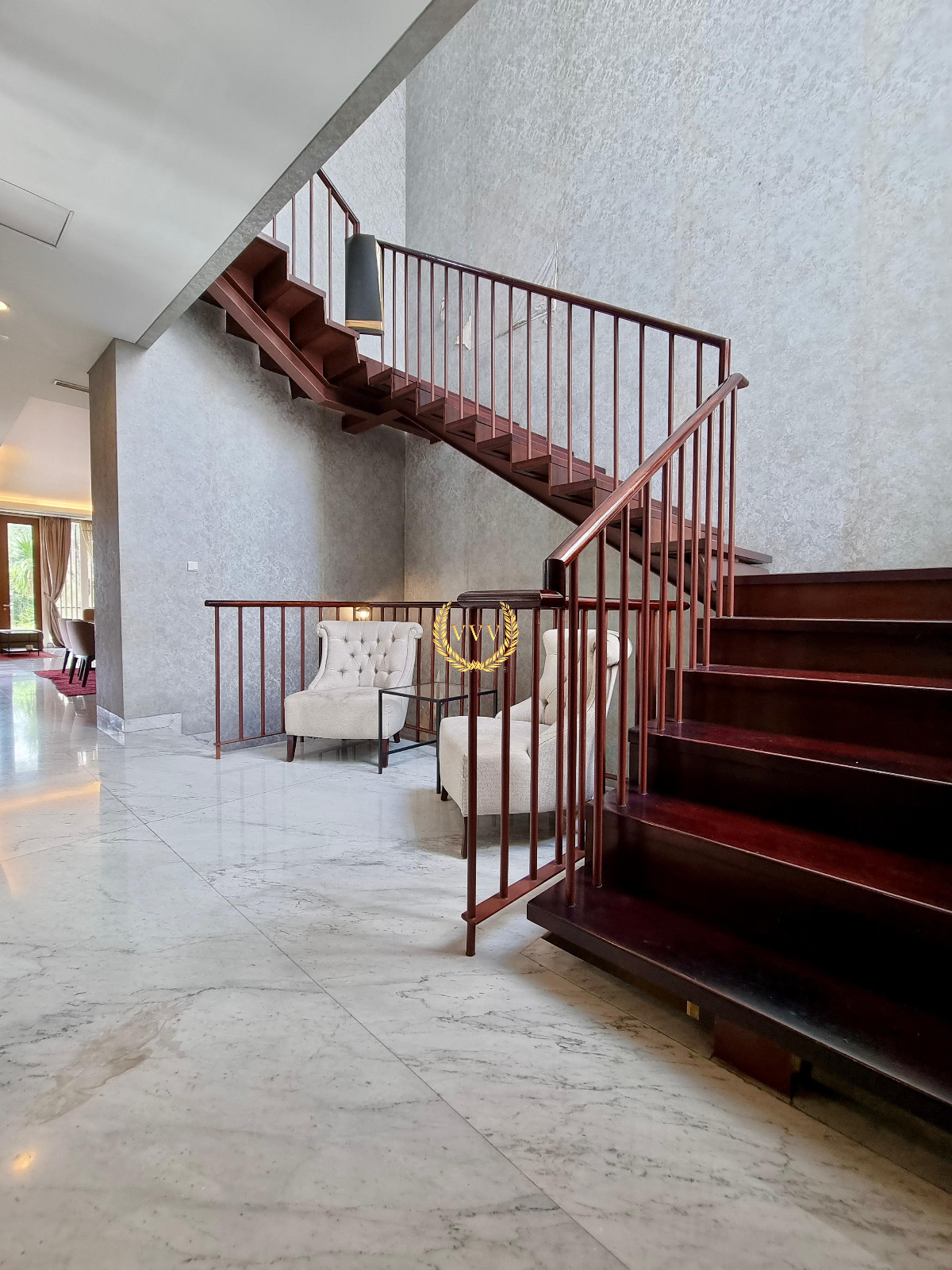 Rumah Mewah Modern Tropis di Simprug Golf Jakarta Selatan – SHM, Dalam Komplek, LT 423 m²