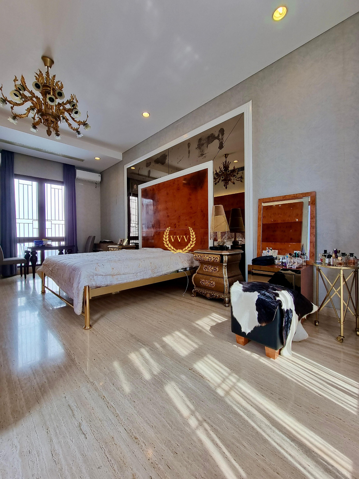 Rumah Mewah Modern Tropis di Simprug Golf Jakarta Selatan – SHM, Dalam Komplek, LT 423 m² - View 