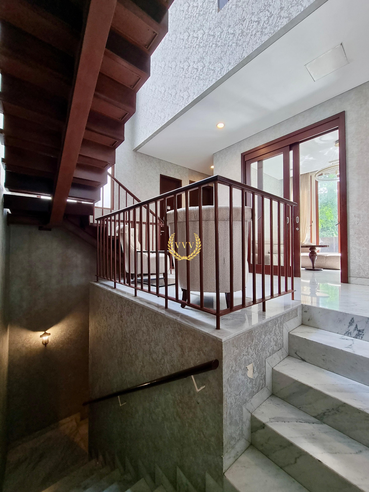 Rumah Mewah Modern Tropis di Simprug Golf Jakarta Selatan – SHM, Dalam Komplek, LT 423 m² - View 