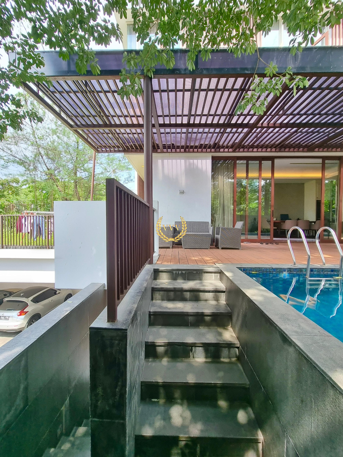 Rumah Mewah Modern Tropis di Simprug Golf Jakarta Selatan – SHM, Dalam Komplek, LT 423 m² - View 