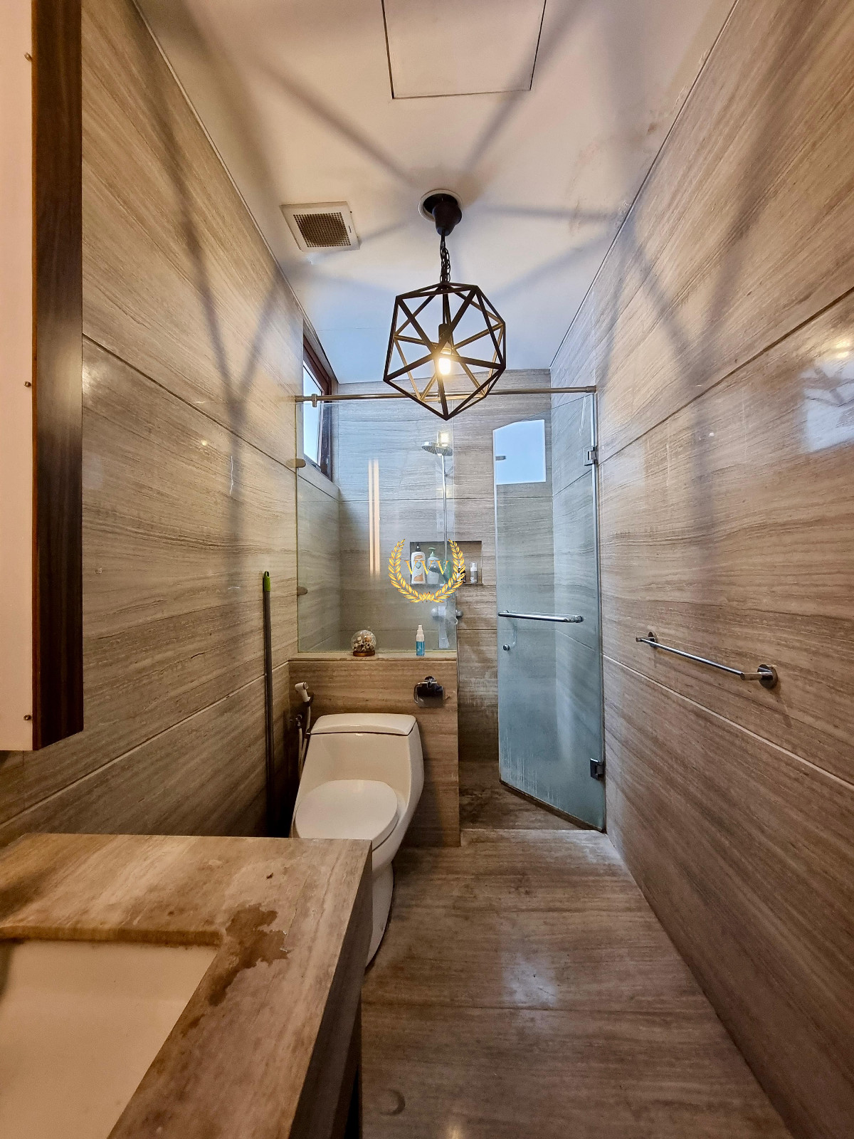 Rumah Mewah Modern Tropis di Simprug Golf Jakarta Selatan – SHM, Dalam Komplek, LT 423 m² - View 