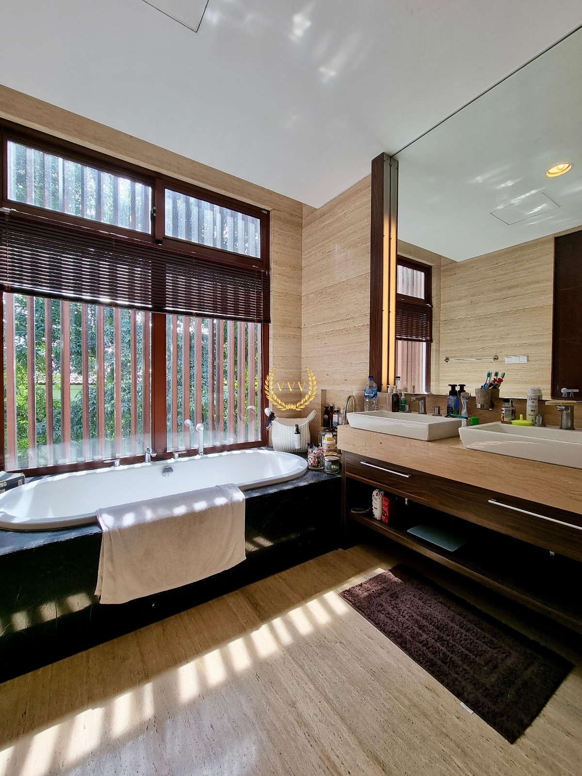 Rumah Mewah Modern Tropis di Simprug Golf Jakarta Selatan – SHM, Dalam Komplek, LT 423 m² - View 
